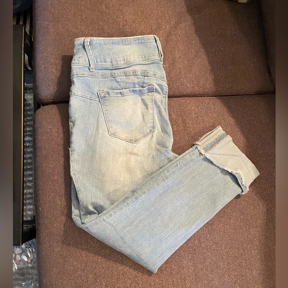 Capris - Picture 4 of 5